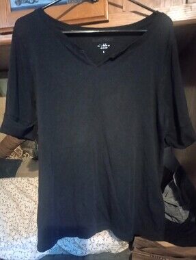 Ellen Tracy Black V-Neck Top
